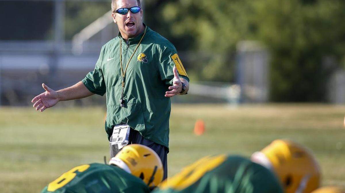 
Independence High School coach Justin Hardin talks to his team during practice Thursday, Aug. 13, 2015. (Nell Redmond photo) 
