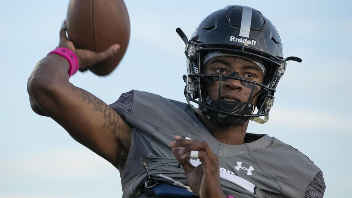 Hough High quarterback Kennique Bonner-Steward led the Huskies past Mallard Creek in the N.C. 4AA playoffs Friday.