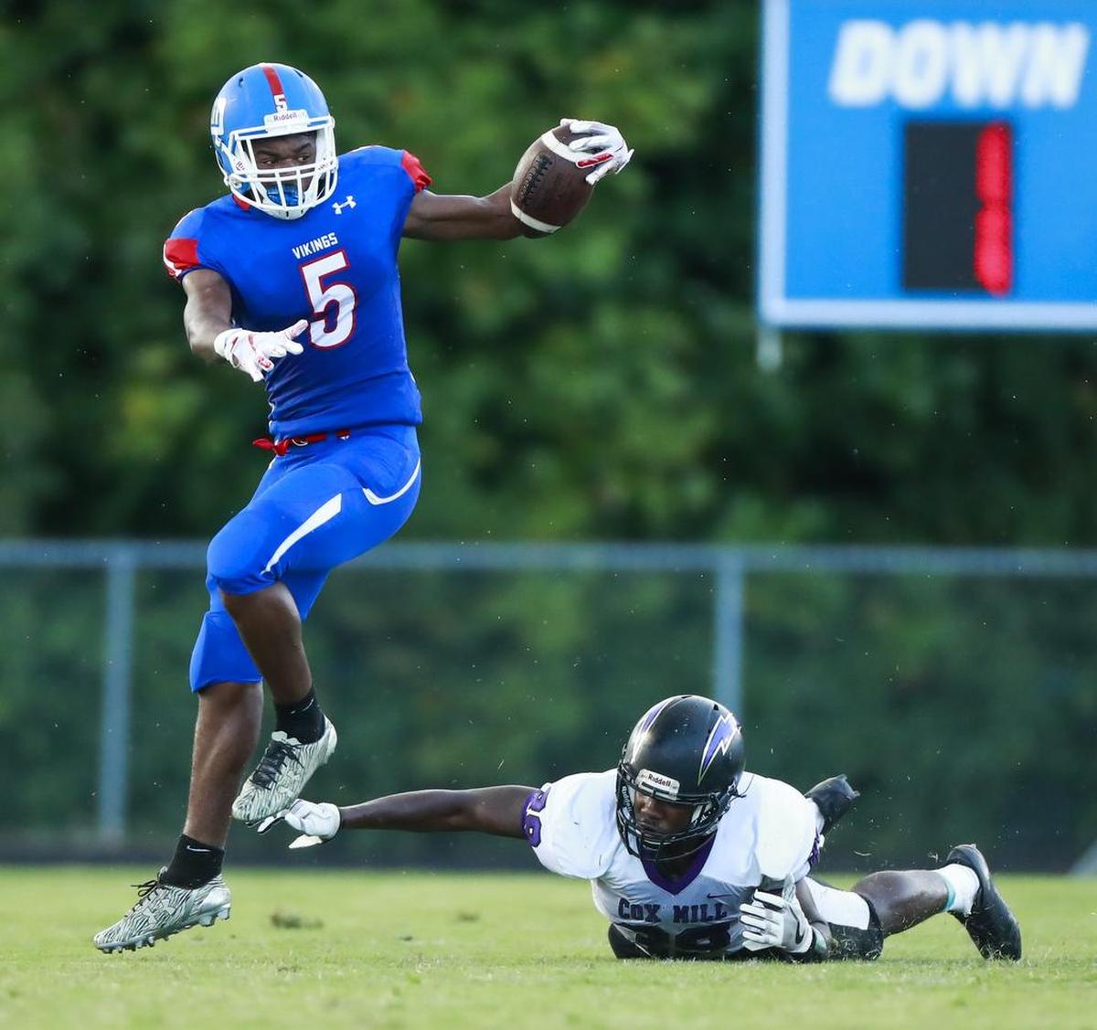 North Meck wide receiver Da’Quon Stewart caught touchdown passes of 44 and 35 yards from quarterback Aaron Stewart in the Vikings’ 43-24 victory against Cox Mill on Wednesday.