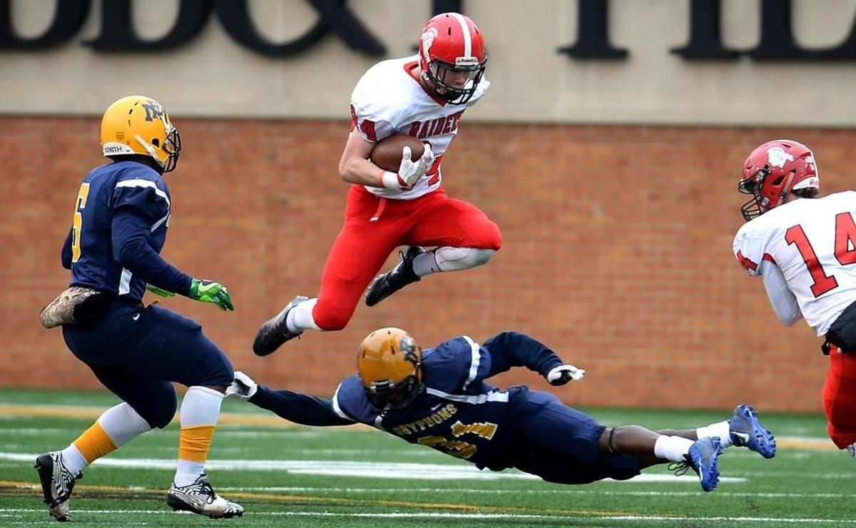 South Point's full back Jake Alexander, center, is a Charlotte Observer high school football player of the week
