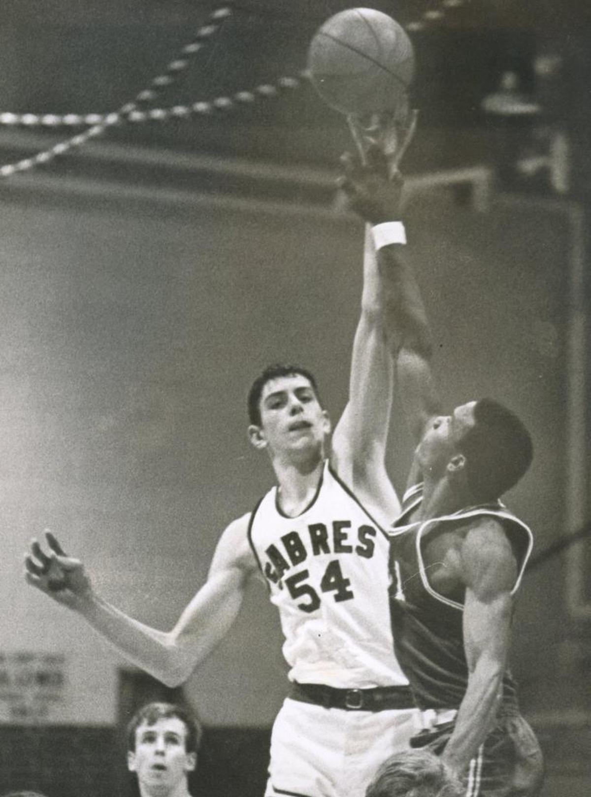 Former South Mecklenburg star Bobby Jones, seen in 1968, helped make the Sabres one of the best ever basketball powerhouses from North Carolina.