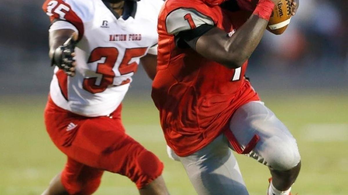 South Pointe, No. 1 in the Observer’s Sweet 16 poll, is led by quarterback Derion Kendrick (right).