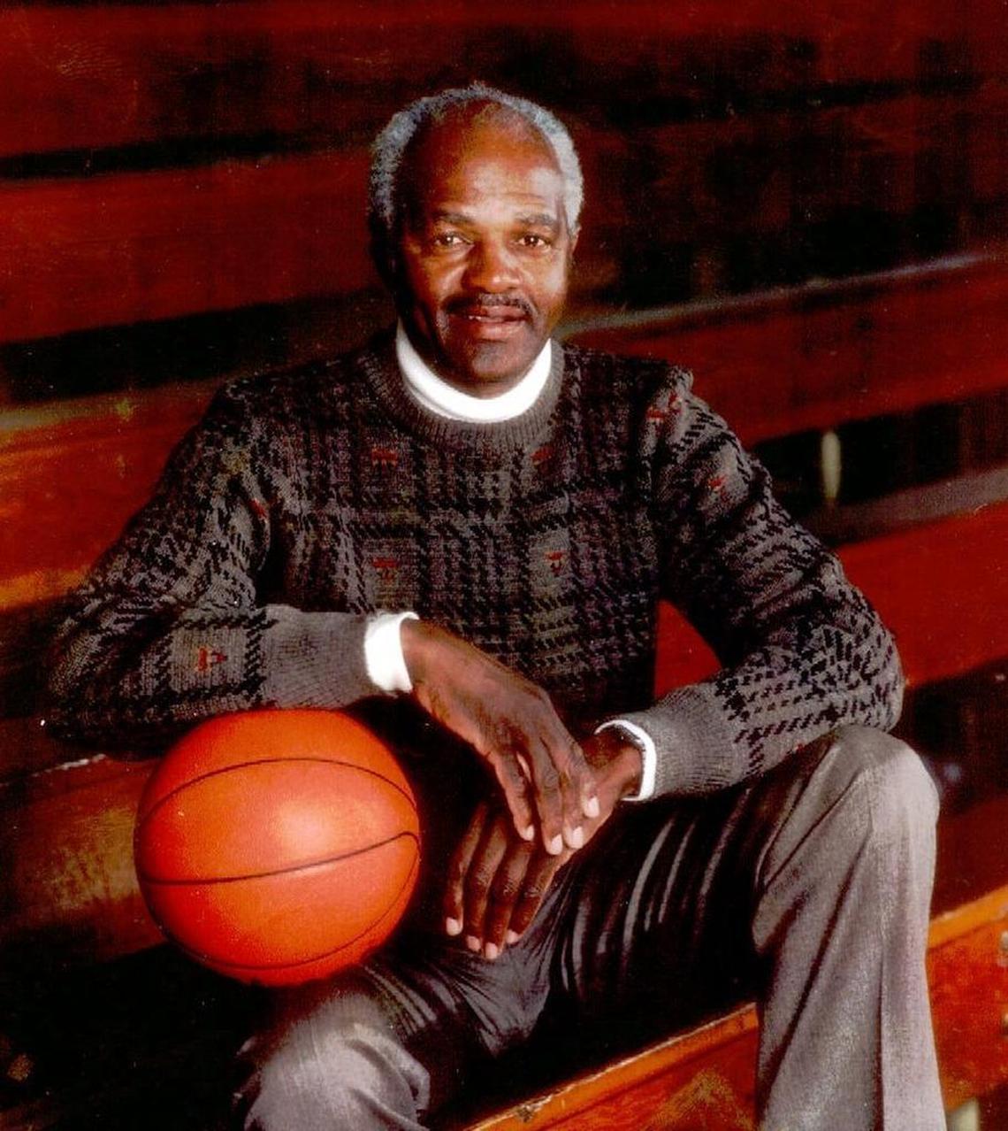 Former West Charlotte boys’ basketball coach Charles McCullough, pictured in 1994, died Friday morning. He was 84.