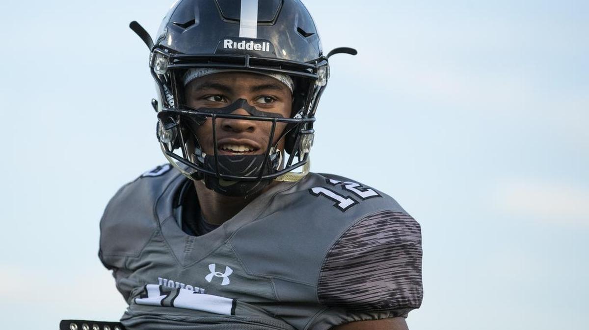 Hough High quarterback Kennique Bonner-Steward will lead his team into Friday’s showdown with Mallard Creek at home. Mallard Creek is No. 1 in the Sweet 16. Hough is No. 2.
