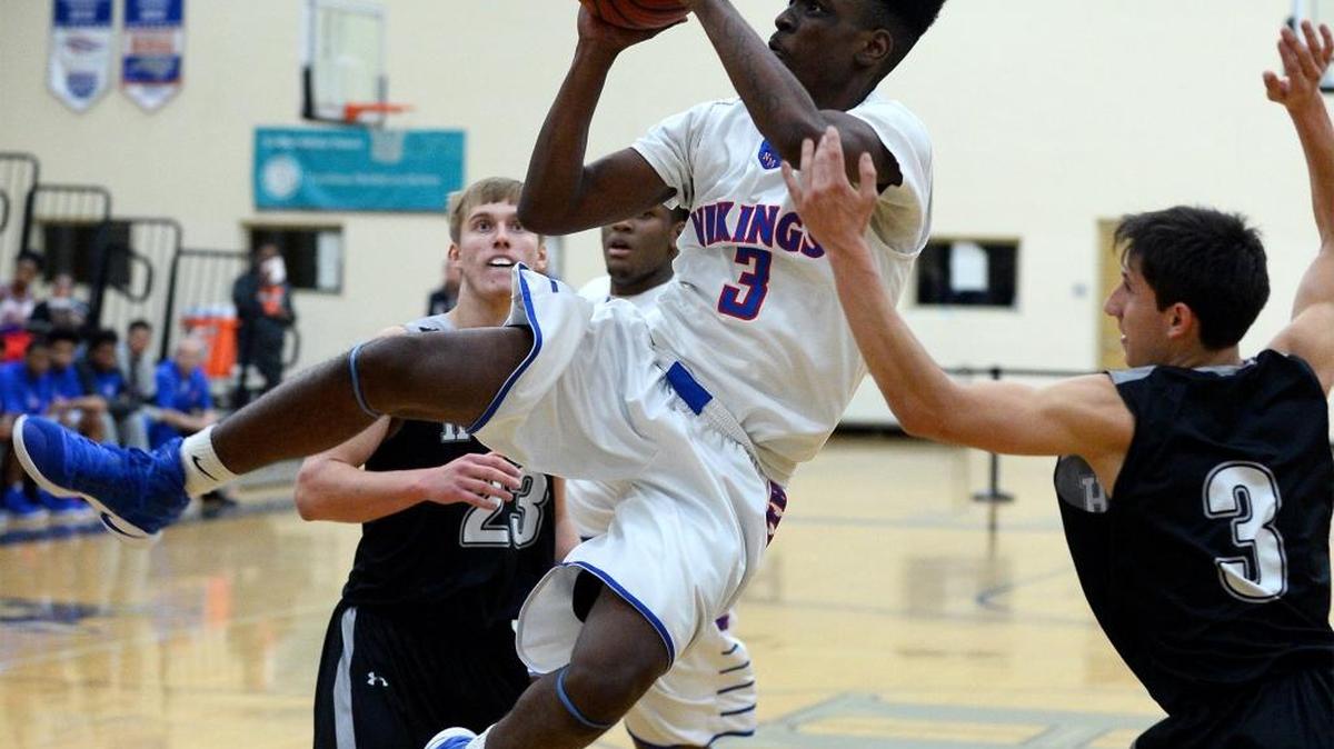 North Mecklenburg’s Vaud Worthy (center) was named MVP of the MECKA 4A boys’ conference tournament championship Friday.