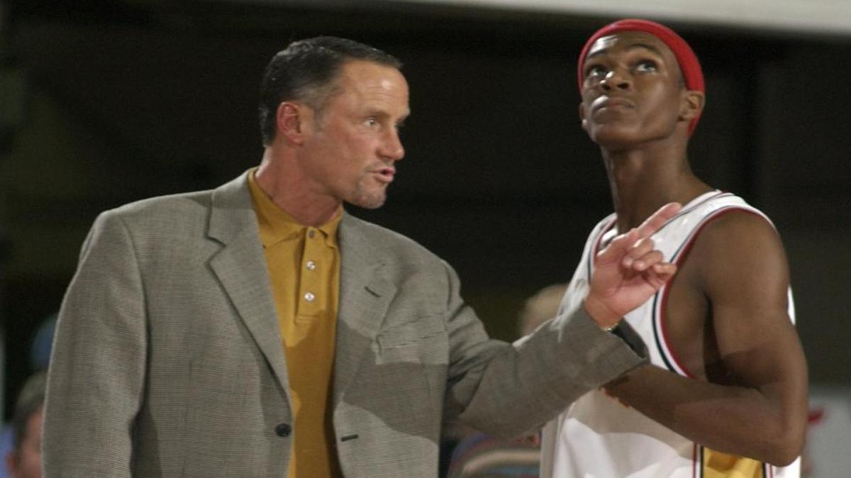 Oak Hill (VA) head coach Steve Smith, shown talking to former Warriors point guard Rajon Rondo, will bring his team to the 2016 Phenom National Showcase Nov. 11-12 at Greensboro Day. Three local schools -- Providence Day and York Prep -- will participate.