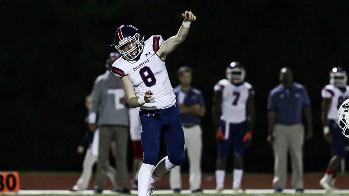Providence Day’s Cody Cater (8) completes the screen pass in a CISAA conference win over Charlotte Country Day Friday
