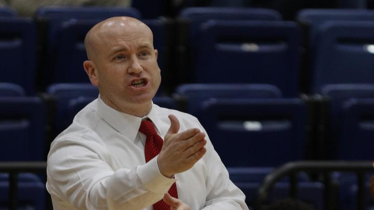 Cannon coach Che Roth directs his team against Charlotte Latin in the first half of a high school basketball game in Charlotte, N.C., Tuesday, Jan. 24, 2017. (Nell Redmond photo)