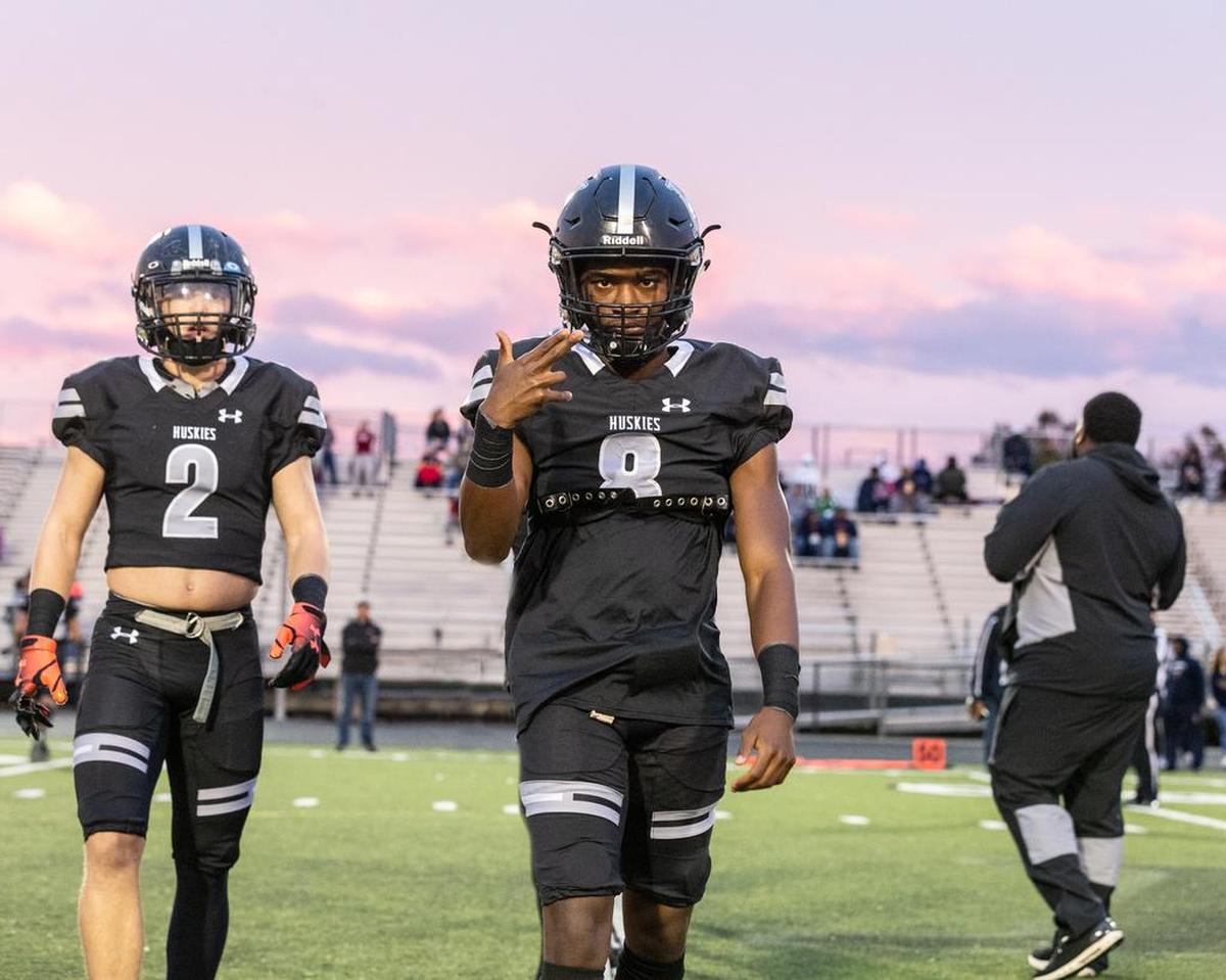 Hough’s Mario Love runs through his pre-game routine.