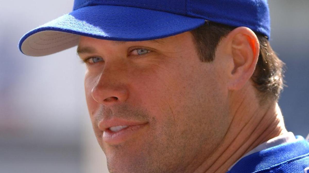 The Chicago White Sox have hired former major league All-Star and Gold Glove second baseman Mark Grudzielanek to manage its Triple-A affiliate, the Charlotte Knights of the International League.
