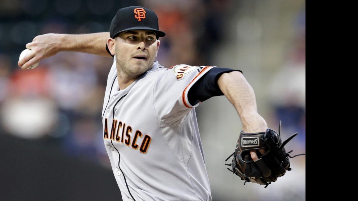 
San Francisco Giants' Chris Heston delivers a pitch during the first inning of a baseball game against the New York Mets on Tuesday, June 9, 2015, in New York. (AP Photo/Frank Franklin II)
