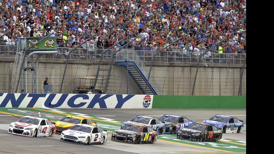 
Kyle Larson (42), and Brad Keselowsi (2) lead the pack at the start of the NASCAR Sprint Cup auto race at Kentucky Speedway in Sparta, Ky., Saturday, July 11, 2015. 
