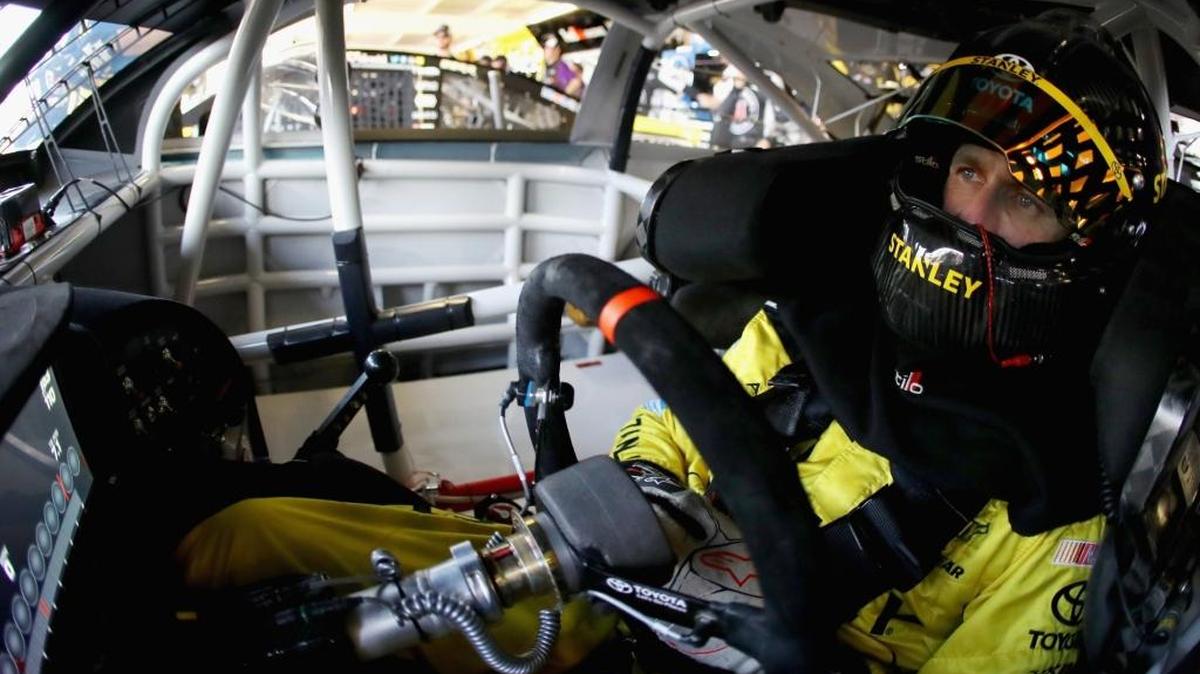 Carl Edwards will race in Sunday’s NASCAR Chase final four at Homestead-Miami Speedway.