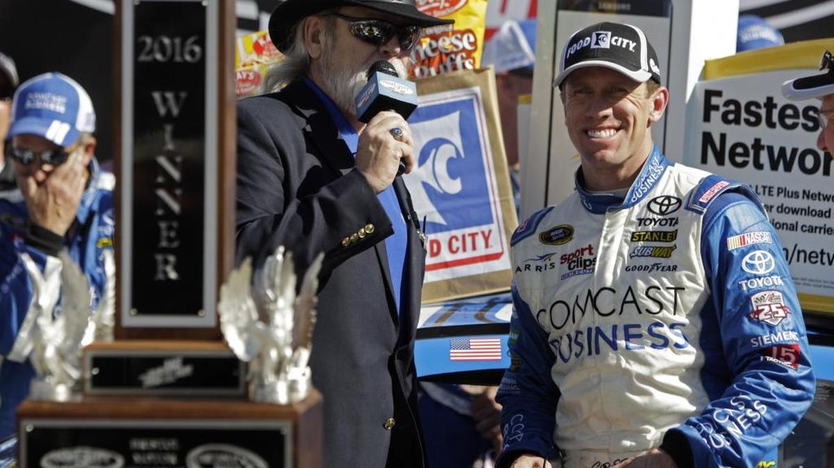 Carl Edwards, right, is the defending champion of the spring race at Bristol, but he won’t defend his title because he has stepped away from racing.