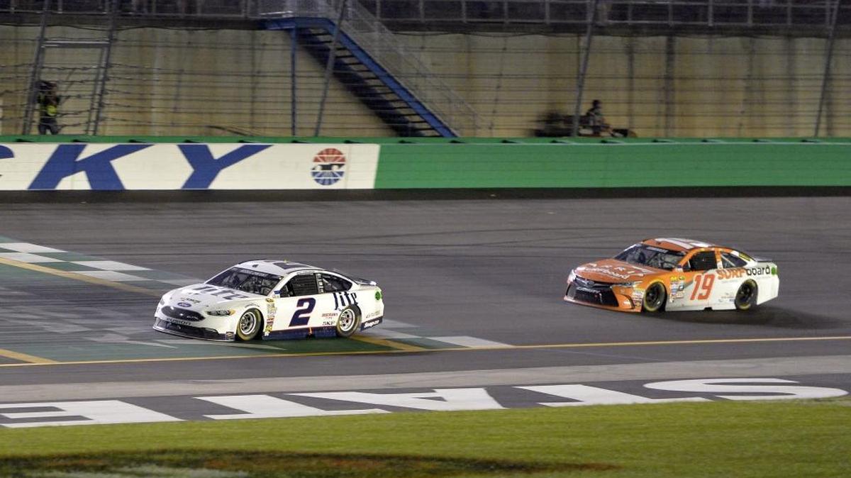 Brad Keselowski (2) barely beat Carl Edwards (19) to the finish line Saturday at Kentucky Speedway.
