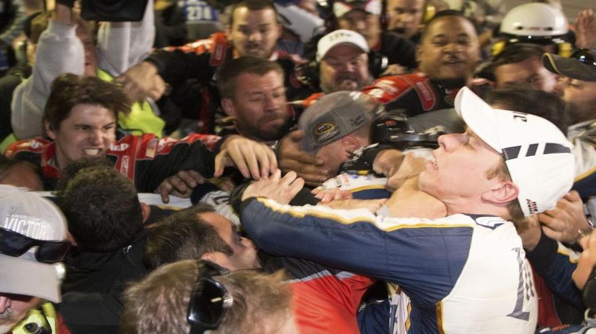 Brad Keselowski, right, is punched during a fight with Jeff Gordon and his crew members after a 2014 Cup Series race at Texas Motor Speedway. “I regret not having the humility to walk up to him and say, ‘I hated that that happened to you. I didn’t want it to happen,’” Keselowski wrote in a blog this week.