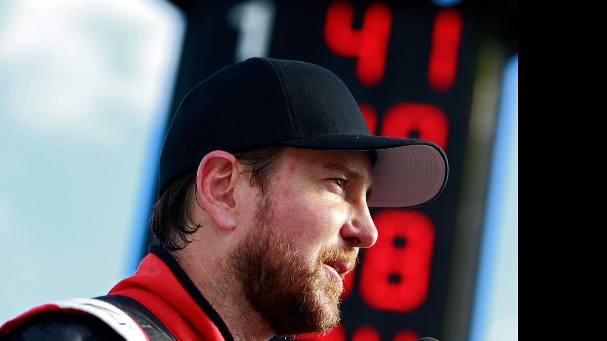 
Kurt Busch’s average lap speed at 177.599 mph in Friday’s qualifyingwas good enough to surpass Carl Edwards (177.550 mph) and earn the top starting position in Sunday’s Axalta 400 at Pocono Raceway.

