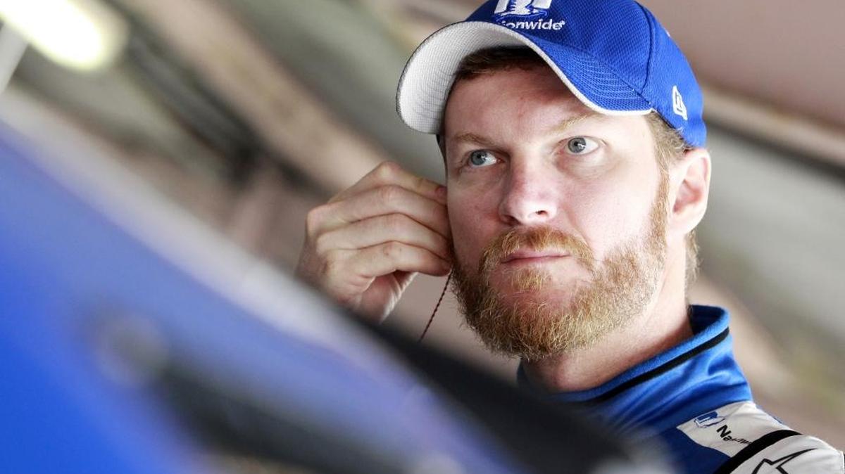 
It’s a tight, uncomfortable sandwich in which Dale Earnhardt Jr. sits: in 12
th
 place as the 16-driver Chase heads into Sunday’s AAA 400 at Dover International Speedway, the final race of the playoffs’ first round.



