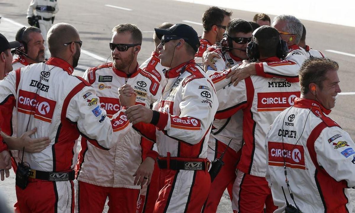 Matt Kenseth's pit crew celebrates Sunday’s win. Kenseth won’t return to Joe Gibbs Racing next year and hasn’t signed to ride for another team, meaning this is almost definitely the end – even if he wishes it weren’t.