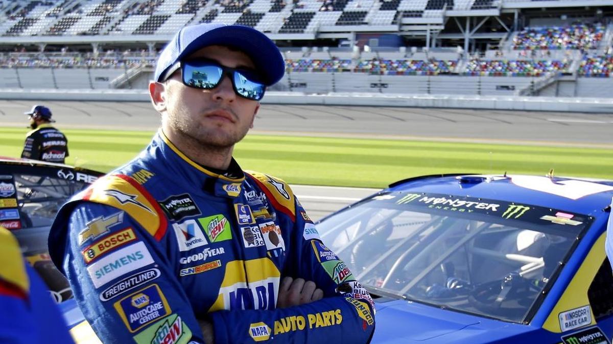 Chase Elliott won the pole Sunday for the Daytona 500 for a second year in a row.