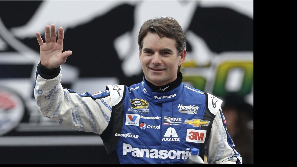 
FILE - In this April 11, 2015, file photo, Sprint Cup Series driver Jeff Gordon waves during introductions before a NASCAR auto race at Texas Motor Speedway in Fort Worth, Texas. Jeff Gordon will drive the pace car for the Indianapolis 500 next month. He'll take the field to the green flag in the May 24 race, watch some laps with his wife and children, then fly to North Carolina to compete in NASCAR's Coca-Cola 600 that evening. Chevrolet made the announcement Wednesday, April 29, 2015, at Indianapolis Motor Speedway (AP Photo/Ralph Lauer, File) 

