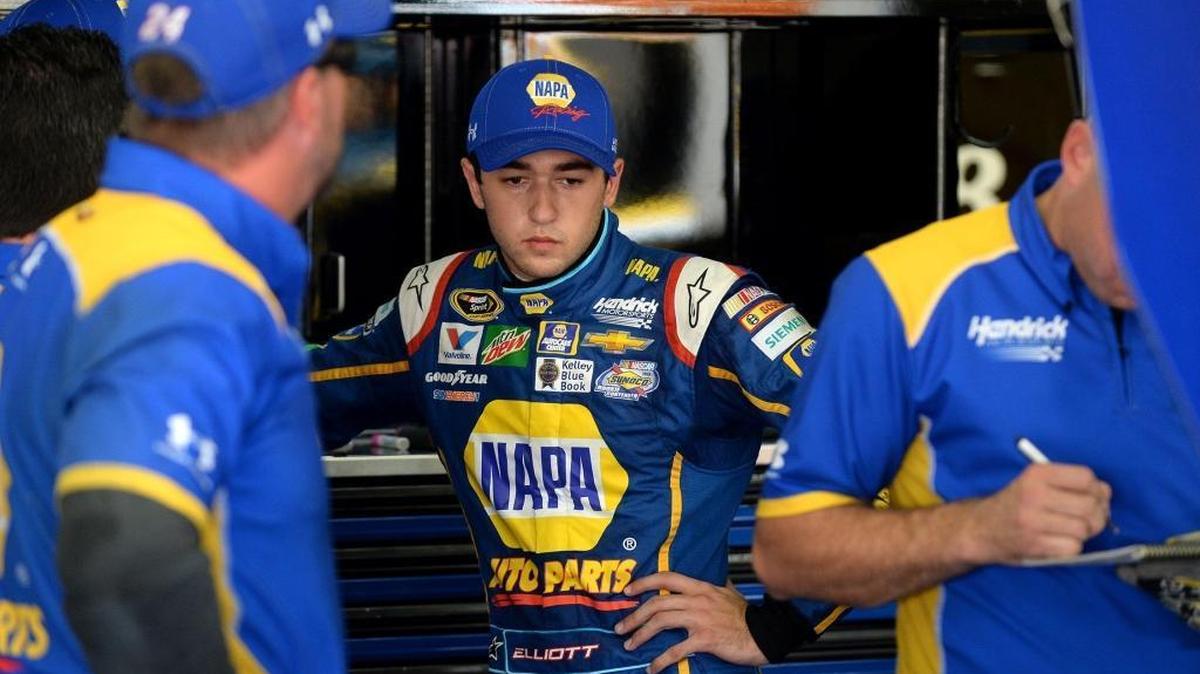 Rookie Chase Elliott (center) is sixth in NASCAR’s points, but would like to win to solidify his chances at making the Chase.