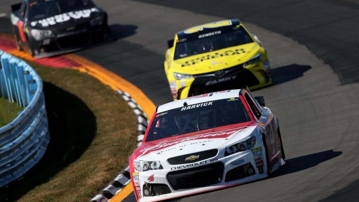 
WATKINS GLEN, NY - AUGUST 09: Kevin Harvick, driver of the #4 Budweiser/Jimmy John's Chevrolet, leads Matt Kenseth, driver of the #20 Dollar General Toyota, during the NASCAR Sprint Cup Series Cheez-It 355 at the Glen at Watkins Glen International on August 9, 2015 in Watkins Glen, New York. (Photo by Todd Warshaw/Getty Images)
