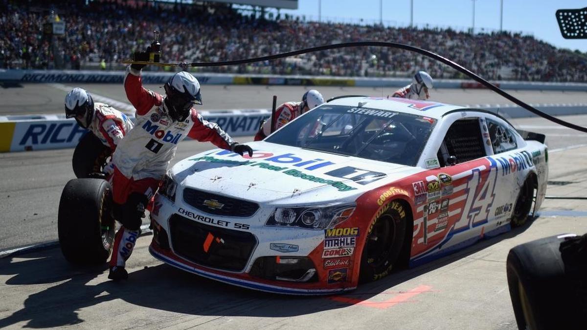 Crew members change the tires on Tony Stewart’s No. 14 Chevy at Richmond (Va.) International Raceway last week.