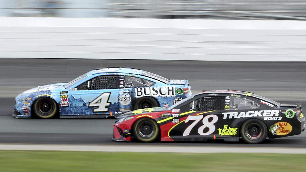 Kevin Harvick (4) and Martin Truex Jr. (78) race through turn 1 during the NASCAR Cup Series auto race Sunday, July 22, 2018, at New Hampshire Motor Speedway in Loudon, N.H. (AP Photo/Mary Schwalm)