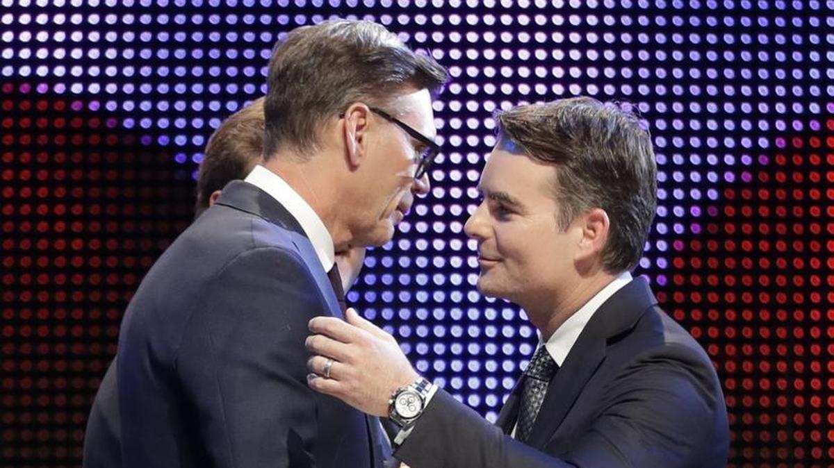 Ray Evernham, left, hugs Jeff Gordon after being inducted into the NASCAR Hall of Fame Friday night.