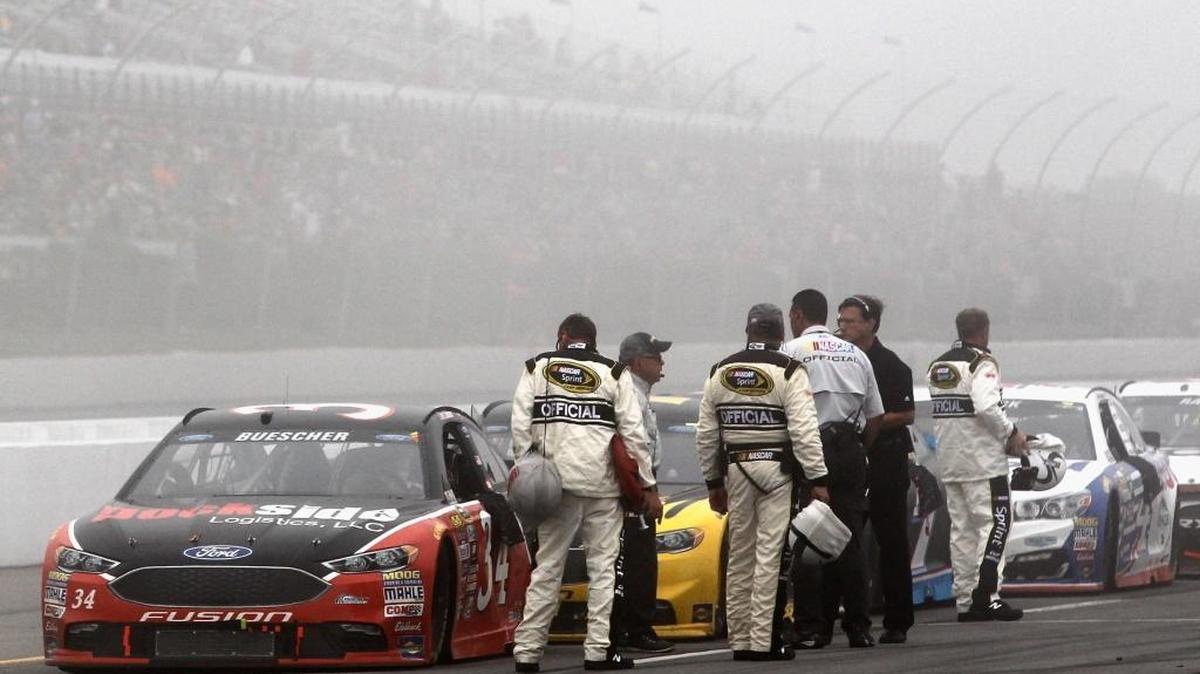 Heavy fog parked the cars late in Monday’s weather-delayed Pennsylvania 400 at Pocono Raceway.