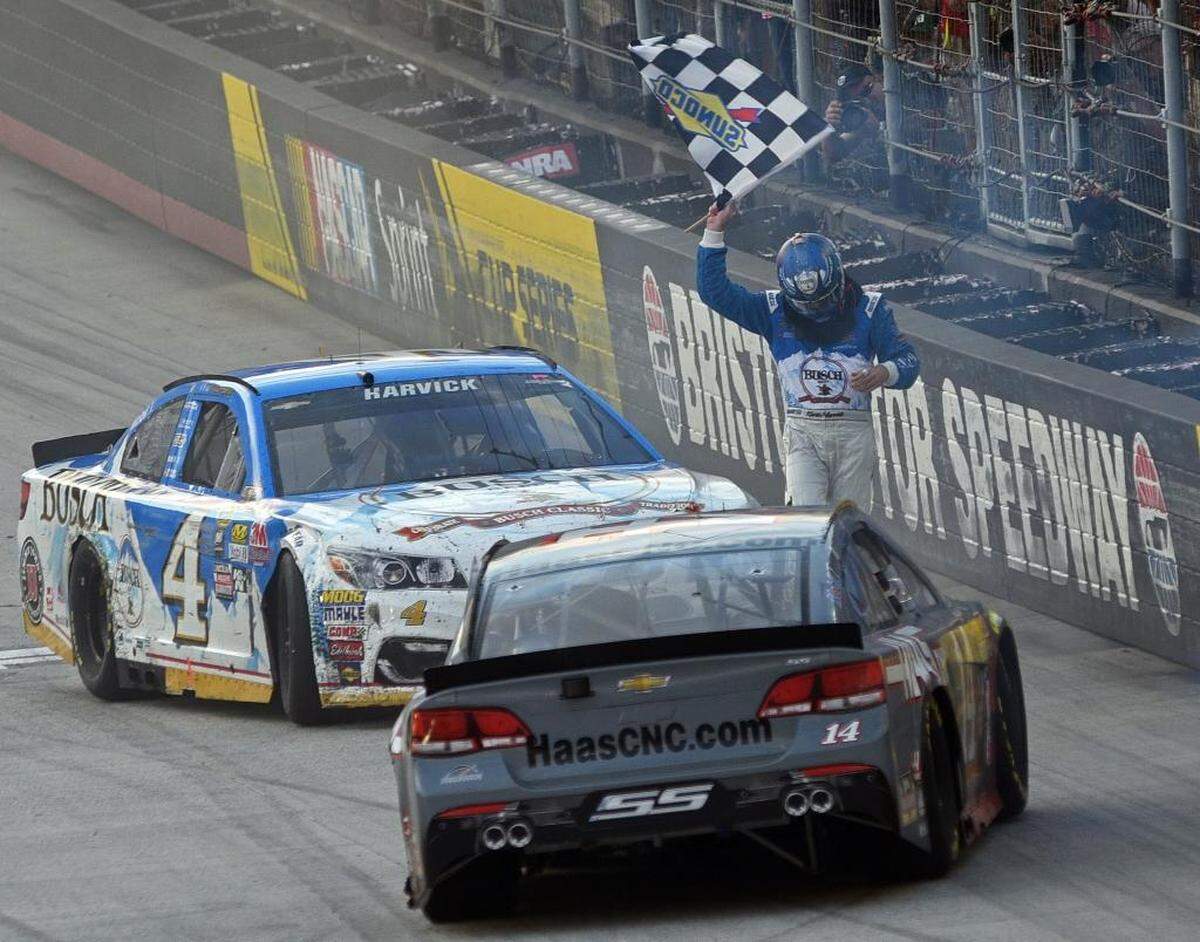 Kevin Harvick waves the checkered flag to celebrate his win in last year’s night race at Bristol.