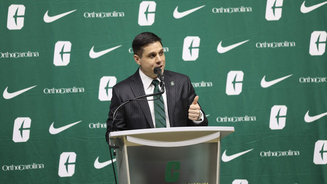 ‘He understands basketball in NC': Charlotte 49ers introduce coach Wes Miller