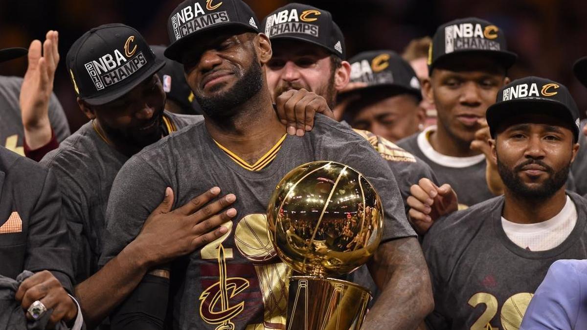 Cleveland Cavaliers' LeBron James (23) is congratulated by his teammates as he holds the Larry O’Brien Trophy after defeating the Golden State Warriors in Game 7 of the NBA Finals on Sunday, June 19, 2016, at Oracle Arena in Oakland, Calif. (Jose Carlos Fajardo/Bay Area News Group/TNS)
