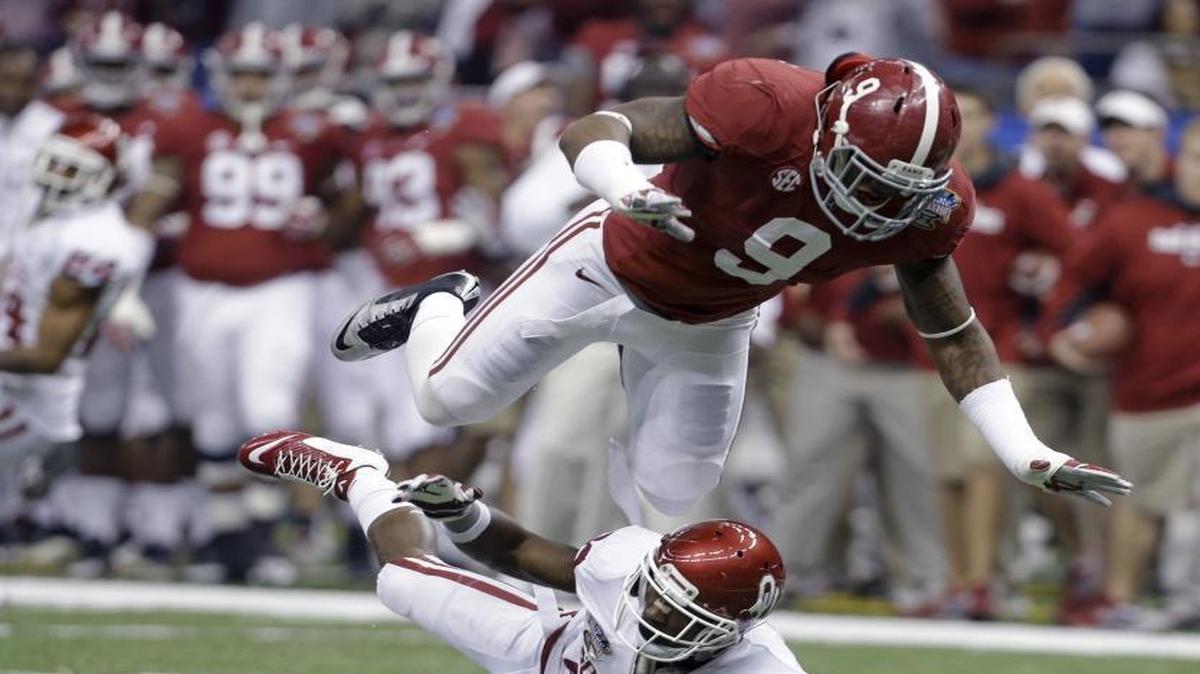 Alabama's Reuben Foster (9) is the best of this linebacker class, but is expected to slide in the NFL draft after he provided a diluted sample at the drug test at the scouting combine.