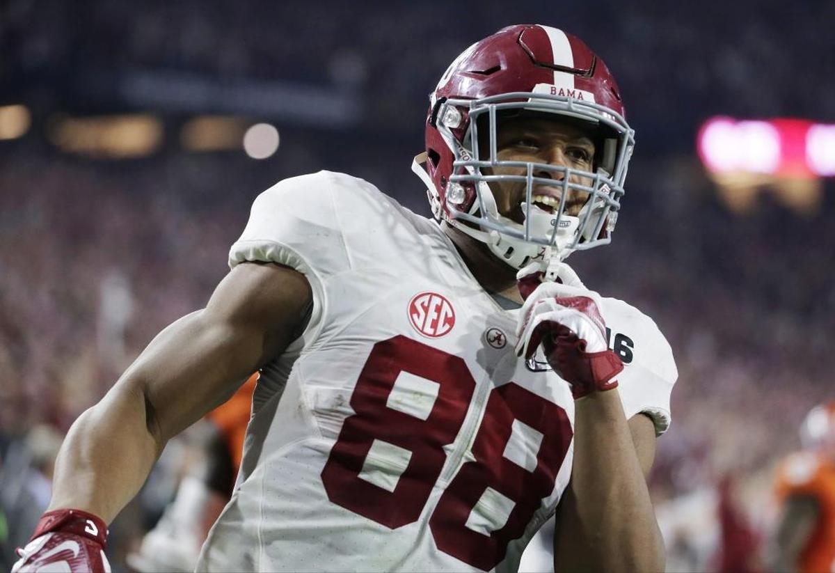 Alabama’s O.J. Howard could elevate the Titans offense.
