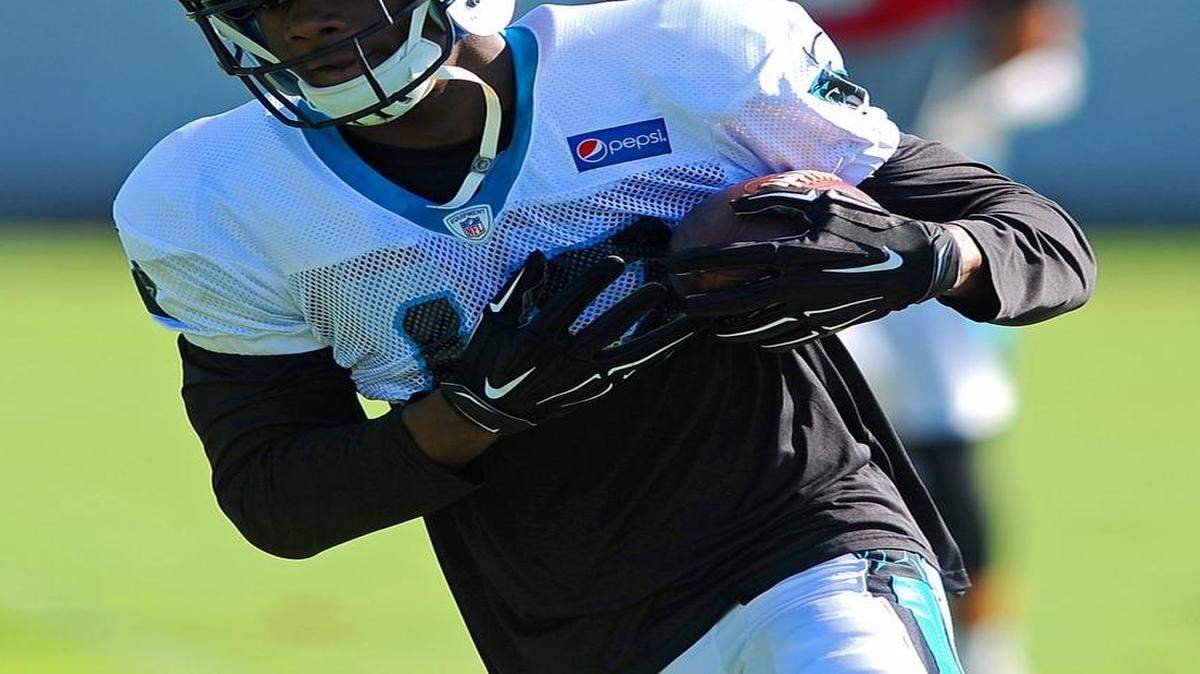 
Carolina Panthers wide receiver Devin Funchess worked with the team on Monday before being checked by trainers for a “tight” hamstring.
