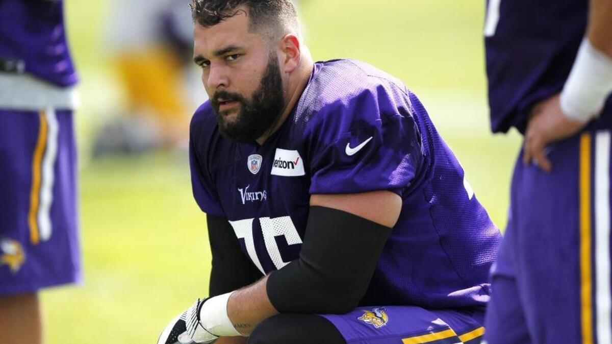 Minnesota Vikings tackle Matt Kalil (75) is expected to sign with the Carolina Panthers, where his brother is already on the roster.