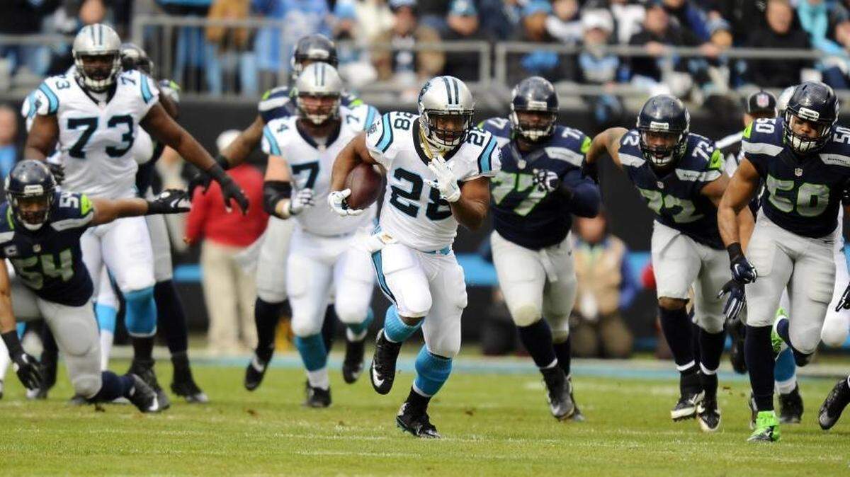 A glance at the scoreboard may have cost Carolina Panthers running back Jonathan Stewart (28) a touchdown on a 59-yard run on the first play from scrimmage on Sunday. Instead he scored from 4 yards out later in the drive.