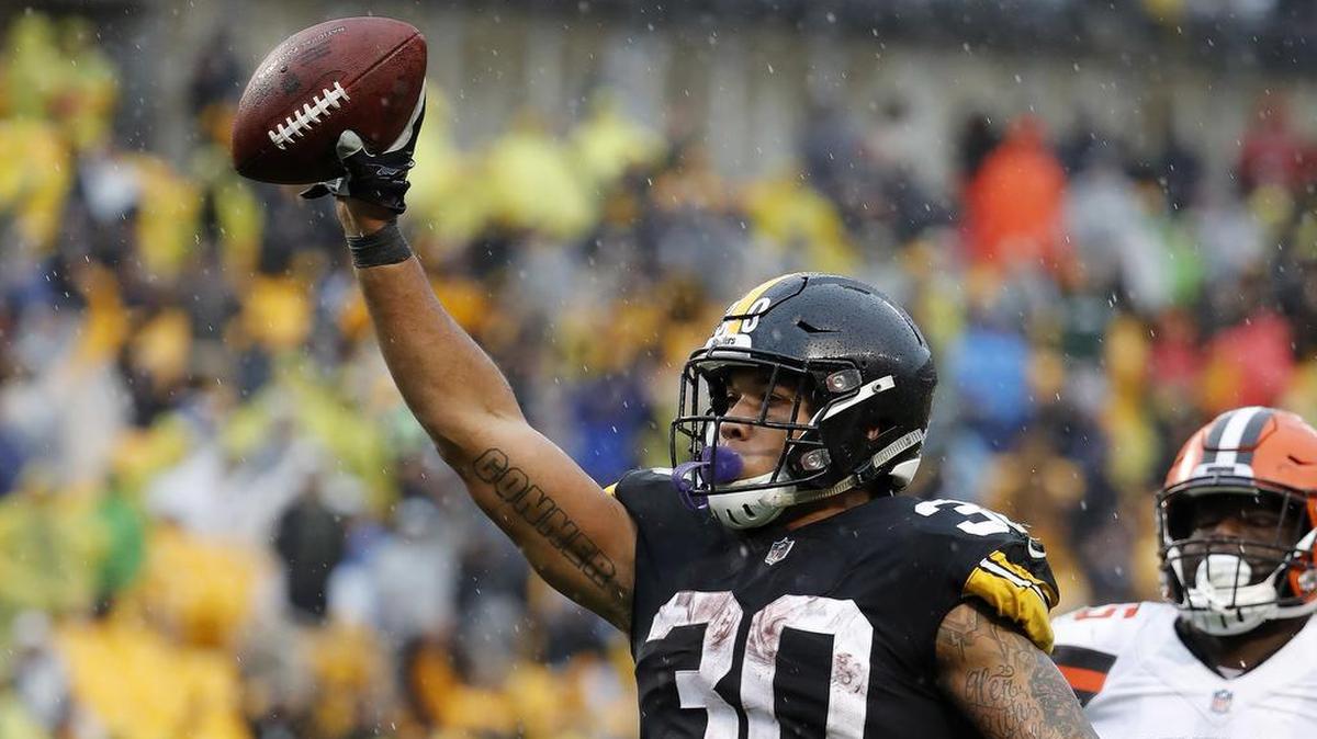 Pittsburgh Steelers running back James Conner, filling in for normal starter Le’Veon Bell, is one of three players in the NFL this season with at least 500 yards rushing and 375 yards receiving.