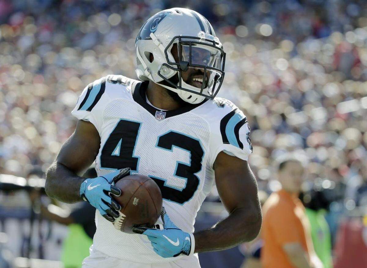 Running back Fozzy Whittaker gave the Carolina Panthers offense a jolt with a 28-yard touchdown catch at New England.