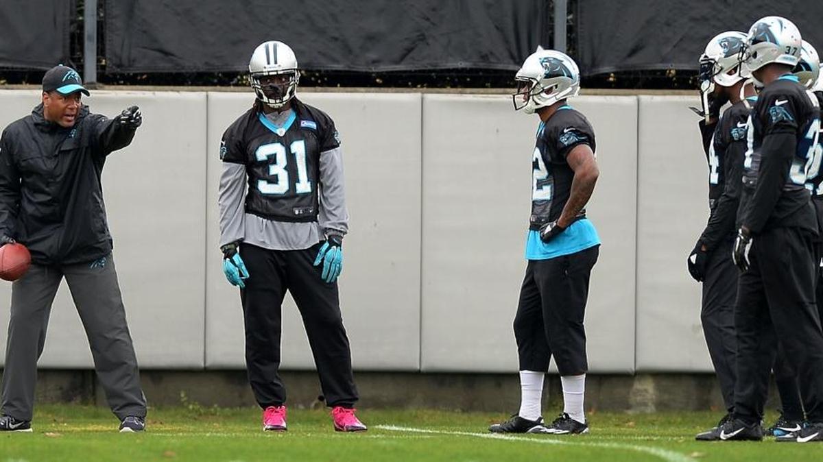 Carolina Panthers assistant head coach/secondary coach Steve Wilks, left, instructs players during practice. Wilks graduated from West Charlotte and Appalachian State.