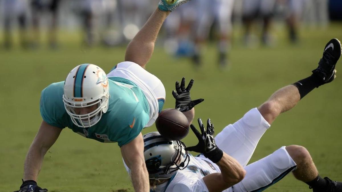 
Panthers receiver Brenton Bersin (right) tries to make a play on the ball after a pass was deflected by Miami’s Jordan Kovacs during a scrimmage on Wednesday.
