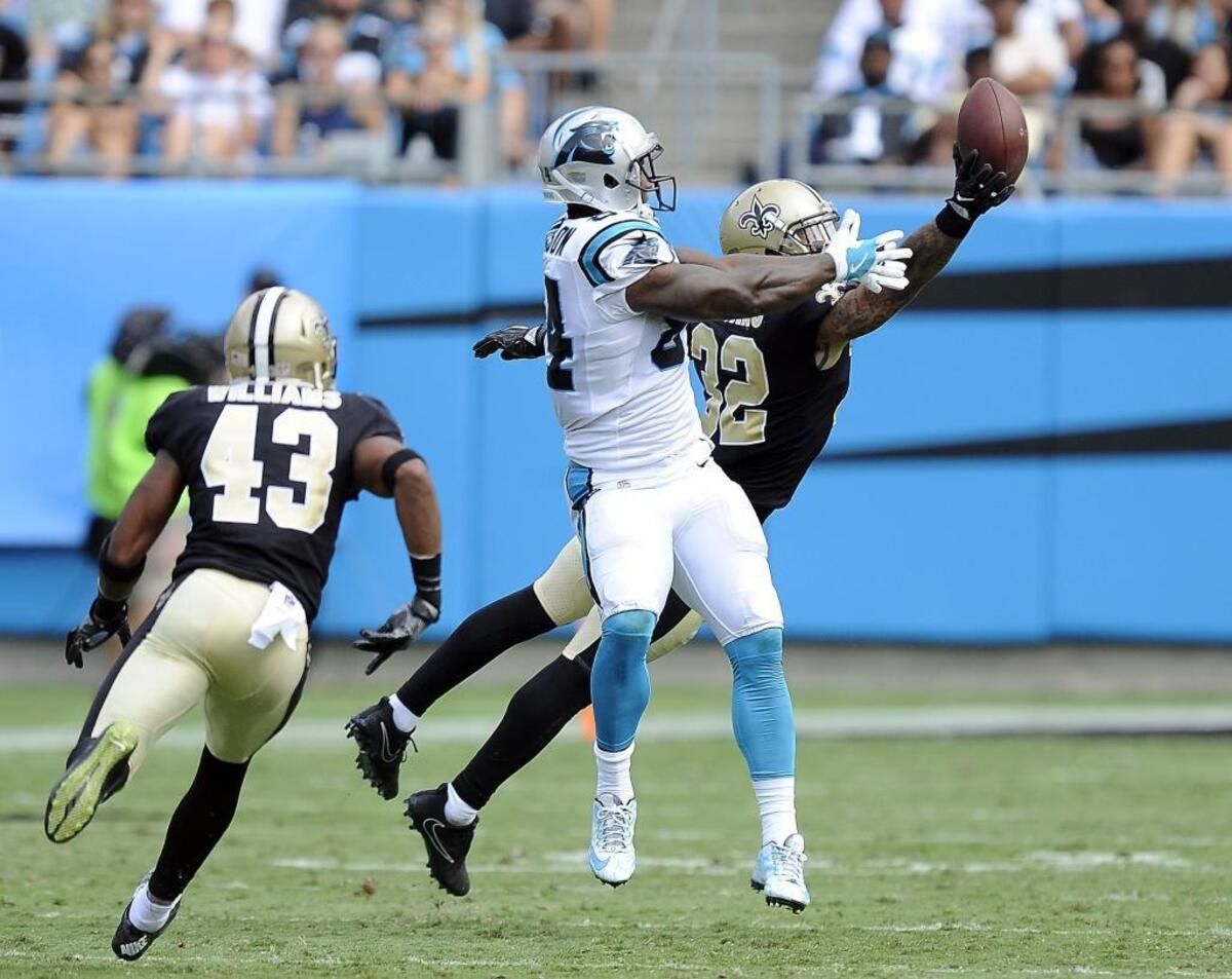 New Orleans Saints strong safety Kenny Vaccaro (32) deflected a pass that had already been tipped once by Christian McCaffrey in the fourth quarter Sunday. The ball was ultimately intercepted.