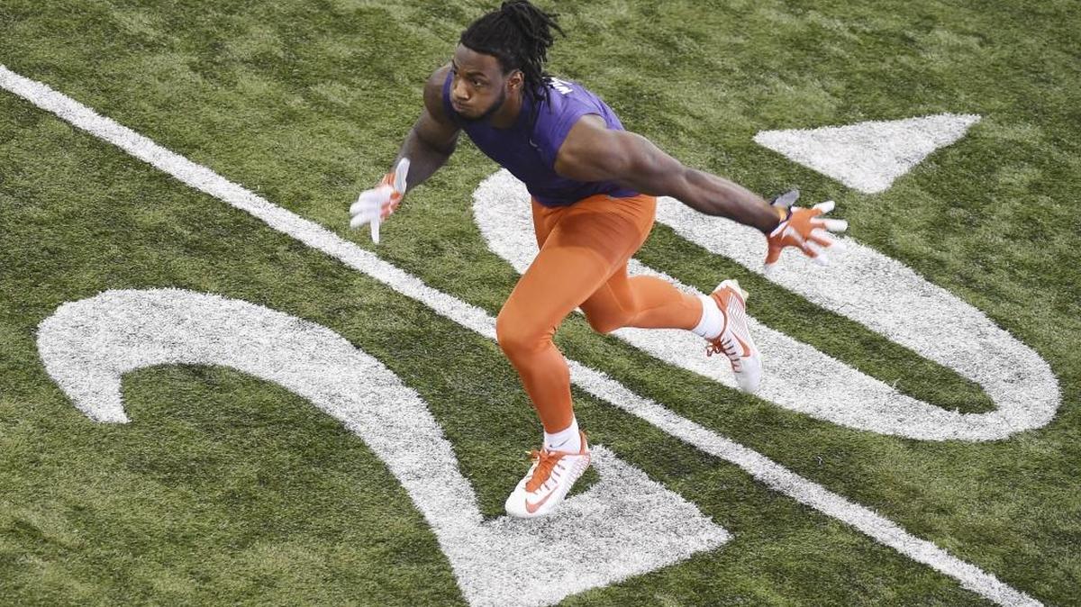 Mike Williams runs a drill during football pro day at Clemson on Thursday.