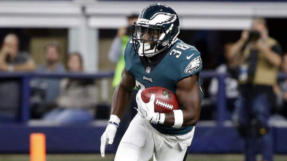 Running back Kenjon Barner played last season for the Philadelphia Eagles.