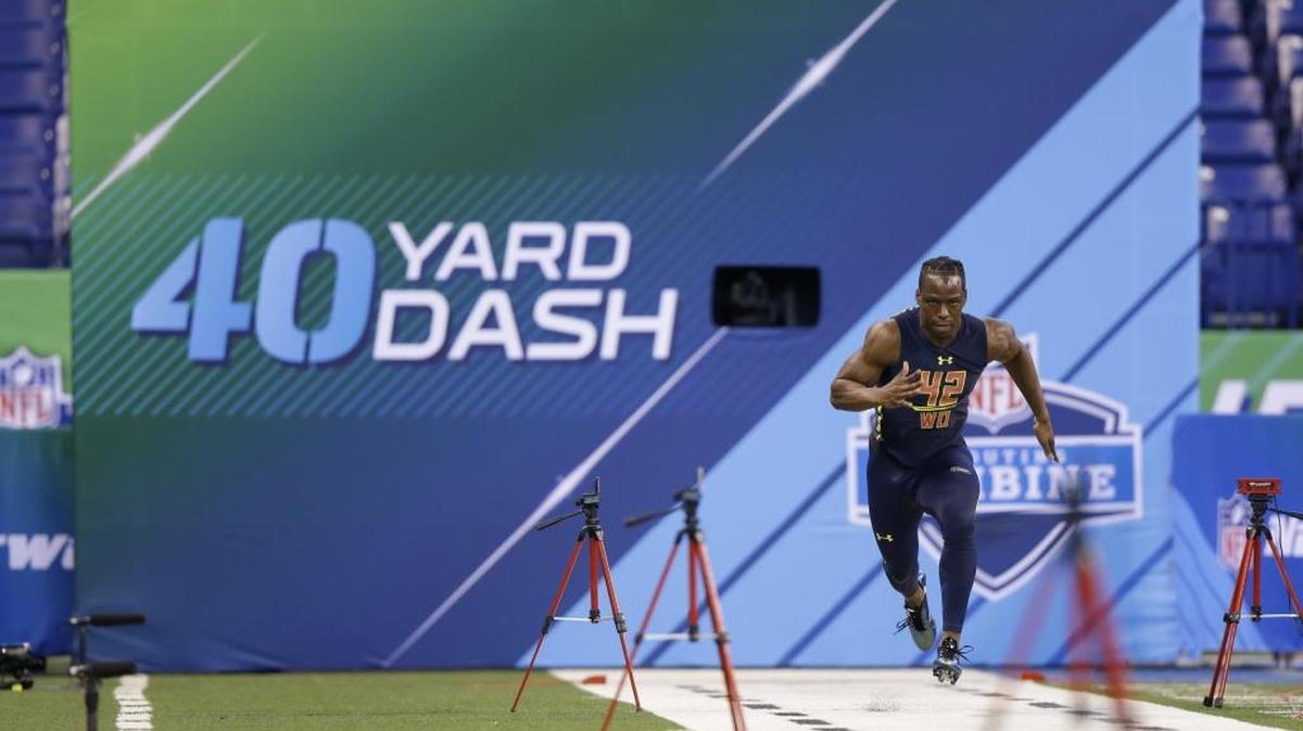 Washington wide receiver John Ross runs the 40-yard dash at the NFL football scouting combine in Indianapolis, Saturday, March 4, 2017. (AP Photo/Michael Conroy)