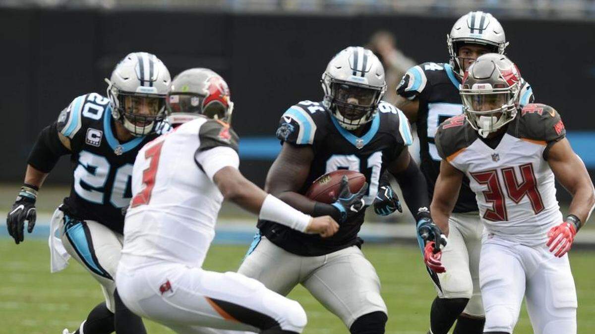 Carolina Panthers defensive end Bryan Cox Jr (91) returns a fumble by Tampa Bay Buccaneers quarterback Jameis Winston (3) during the first half at Bank of America Stadium on Sunday, Dec. 24, 2017.
