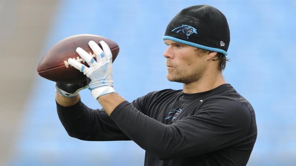 Carolina Panthers tight end Greg Olsen needs 16 receiving yards to move into the top 10 in NFL history among tight ends.