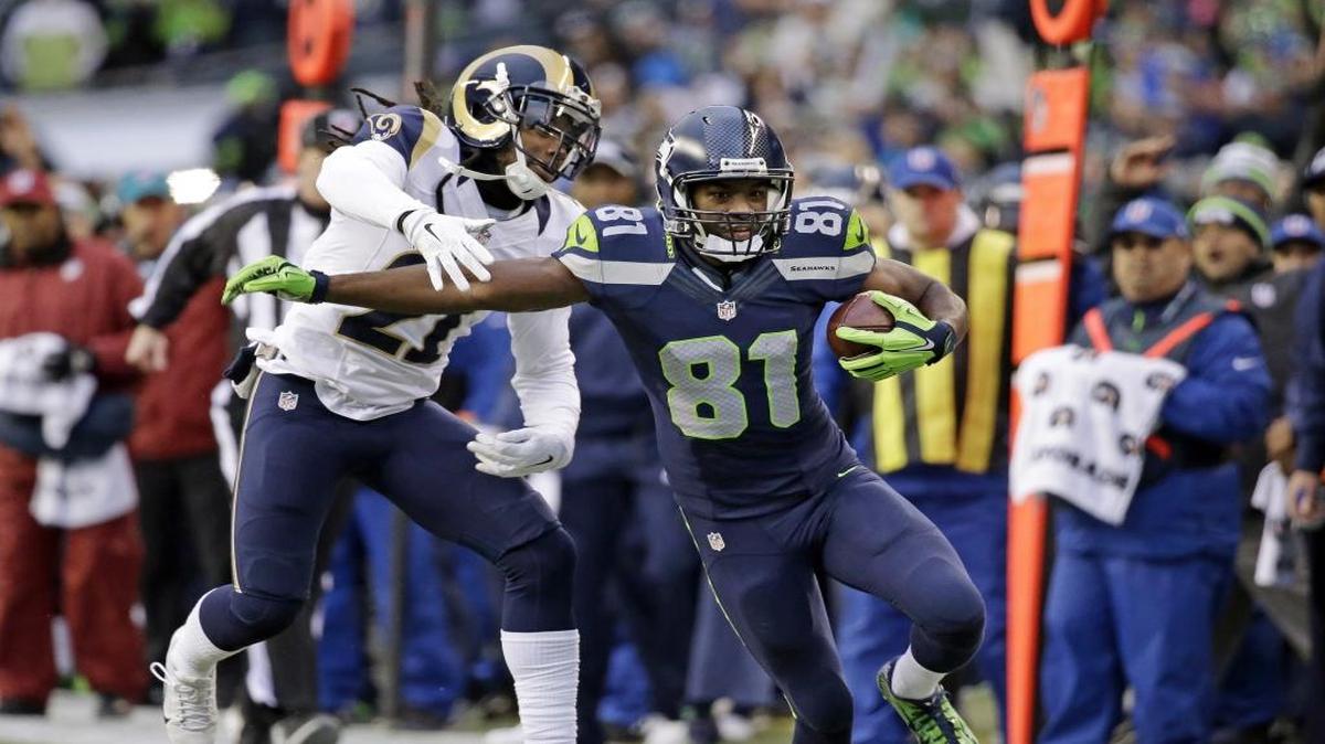 
Kevin Norwood (right) tries to fend off St. Louis Rams' Janoris Jenkins  Sunday, Dec. 28, 2014. The Carolina Panthers traded for Norwood with the Seattle Seahawks Monday. 
